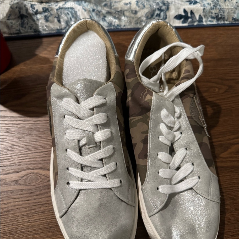 CORKYS Women's Camouflage Sneakers New